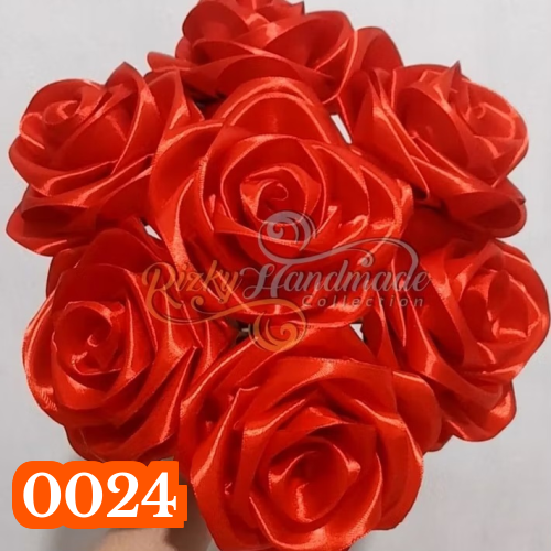 Bunga Mawar Satin Dengan Tangkai Bambu